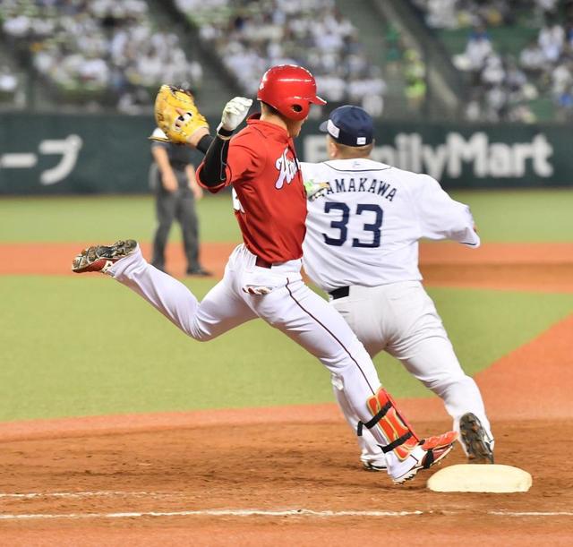 西川、執念の二塁内野安打で２７試合連続安打　九回２死でチャンス到来