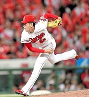 ７回、好投する遠藤（撮影・飯室逸平）