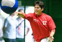 ＤｅＮＡ戦へ向け調整する広島・九里亜蓮＝マツダスタジアム（撮影・飯室逸平）