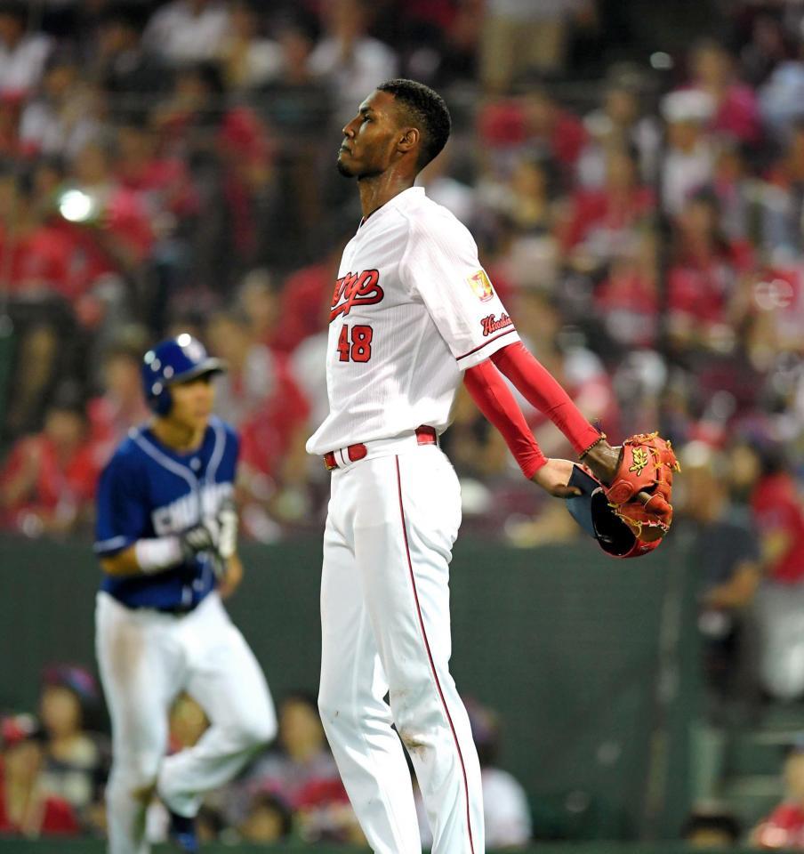 　５回、５点目を奪われぼう然とするアドゥワ（撮影・飯室逸平）