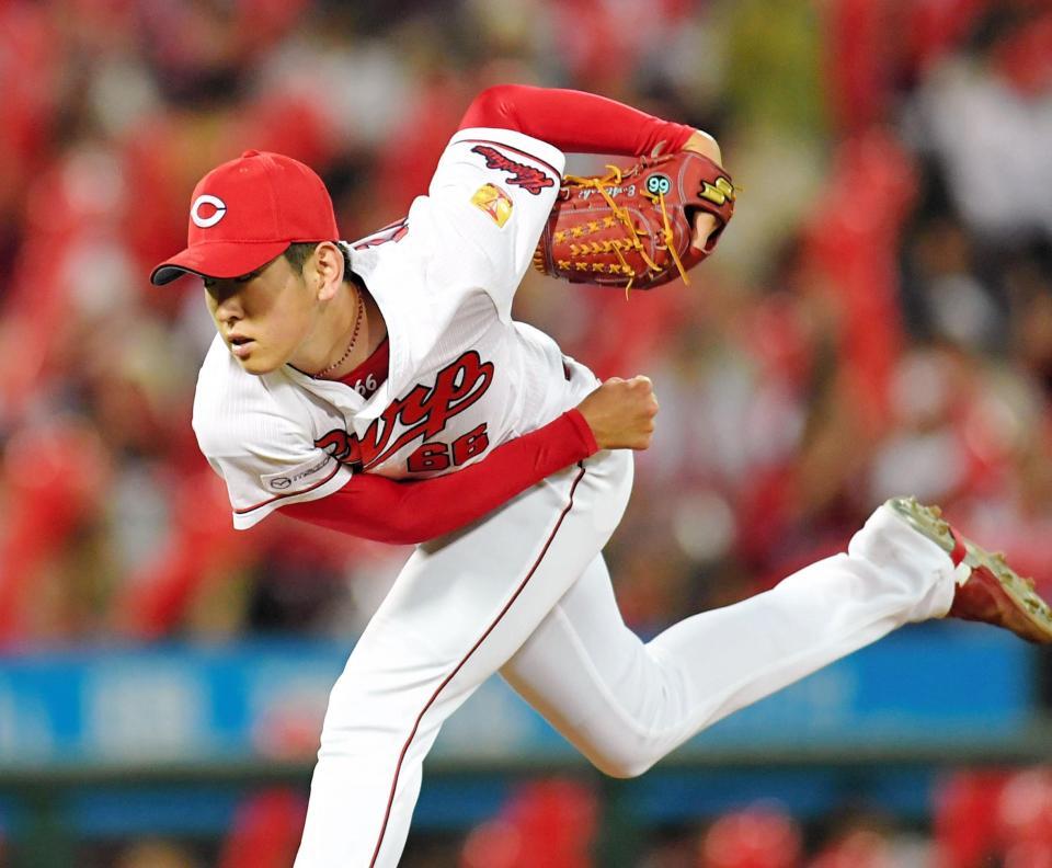 ７回、好リリーフをみせる広島・遠藤淳志＝マツダスタジアム（撮影・飯室逸平）