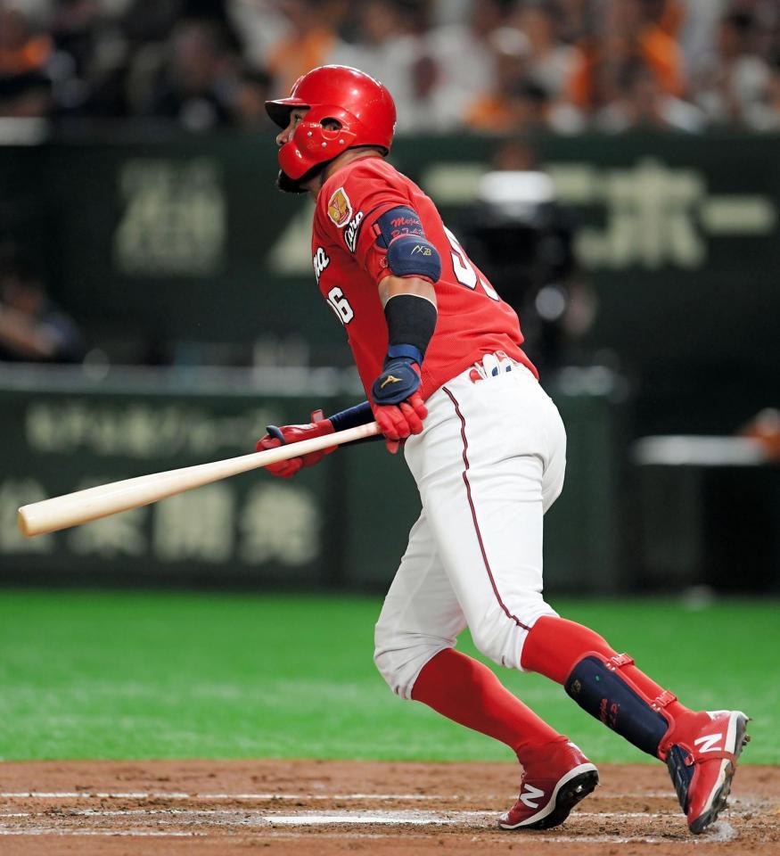 ２回、中前打を放つメヒア（撮影・中田匡峻）