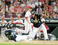 ４回、石川のタイムリーで追加点を許す野村