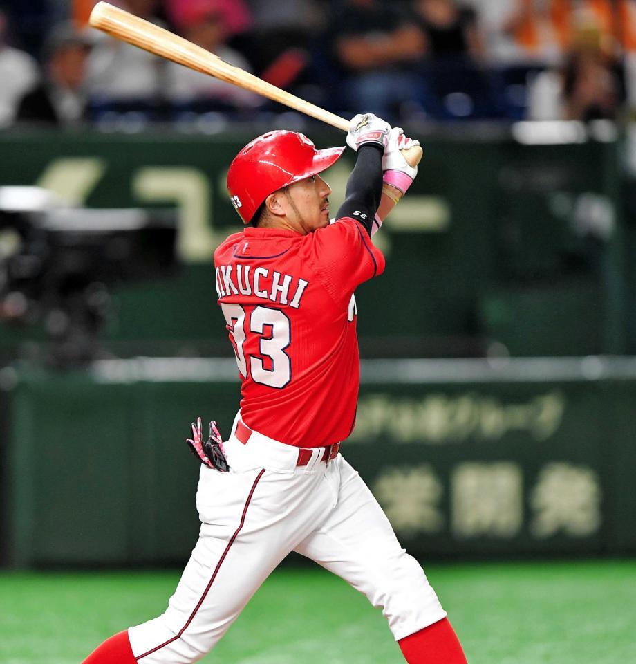 　１回、左中間に先制ソロを放つ菊池涼