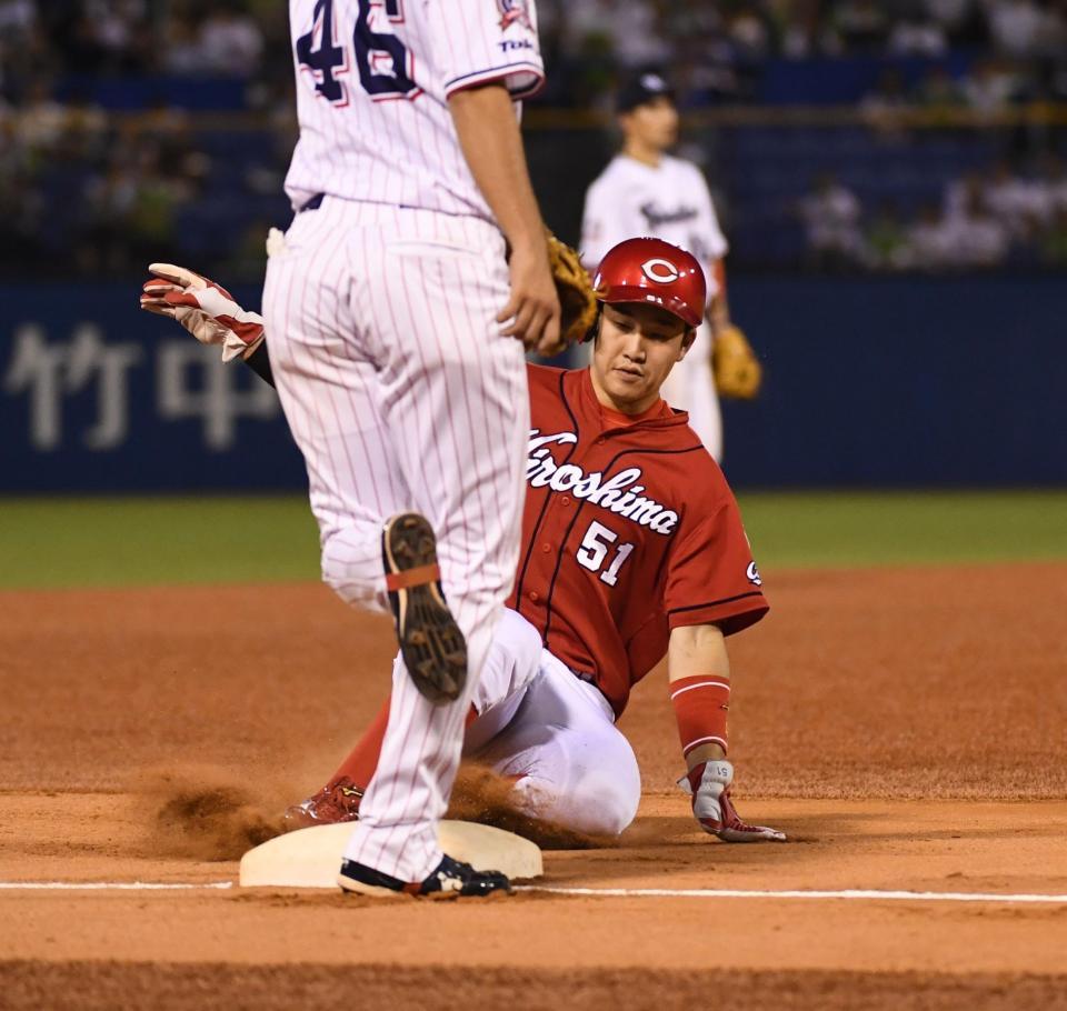 　４回、小園が三盗を決める（撮影・園田高夫）