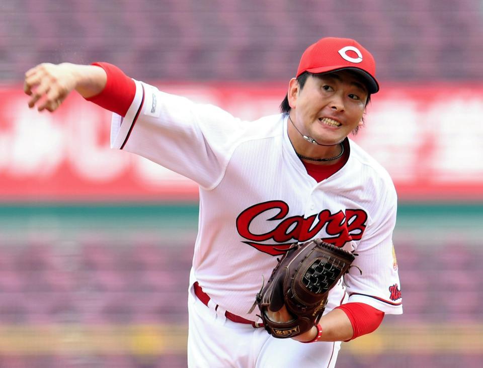 紅白戦で力投する広島・大瀬良大地＝マツダスタジアム（撮影・飯室逸平）