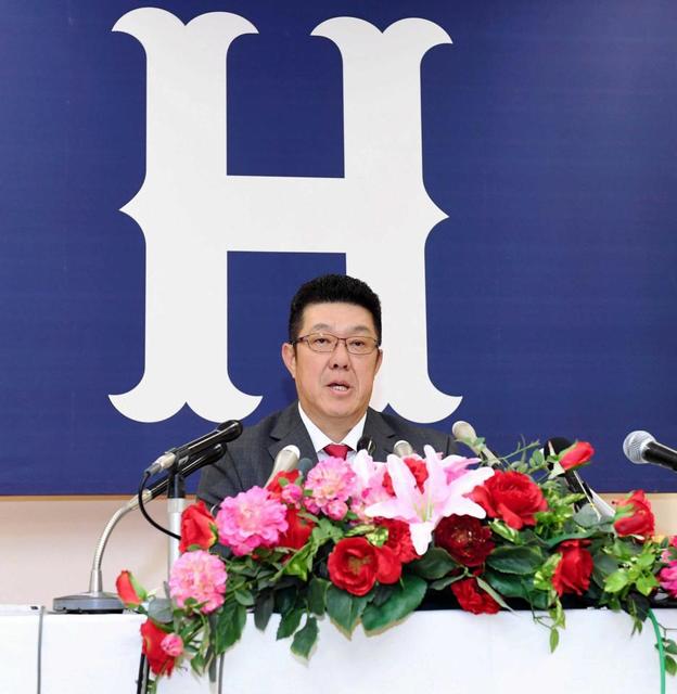 佐々岡新監督 Ｖ奪回＆日本一へ「まだまだ恩返し」 背番「８８」カープ愛