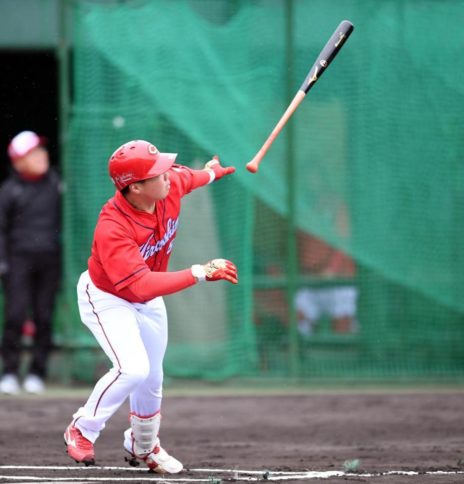 シート打撃で左越えにソロを放つ高橋大