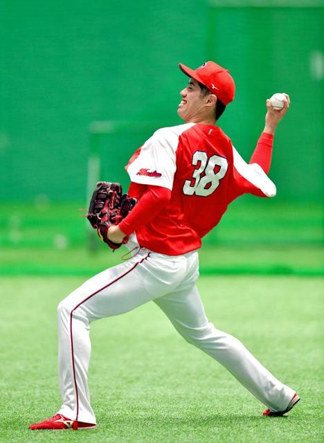 広島ドラ2宇草 外野争い「食らいつく」守備力向上へ広瀬コーチと