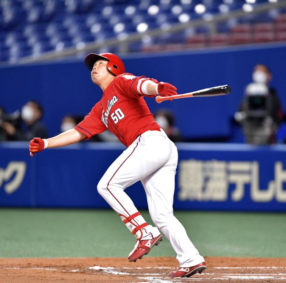 　９回、左越えへ２打席連続本塁打となる２ランを放つ高橋大（撮影・立川洋一郎）