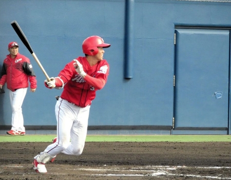 　マルチ安打で存在感を示した宇草