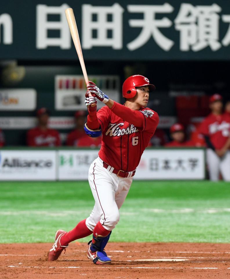 　２回、安部は右越えにソロを放つ（撮影・山口登）