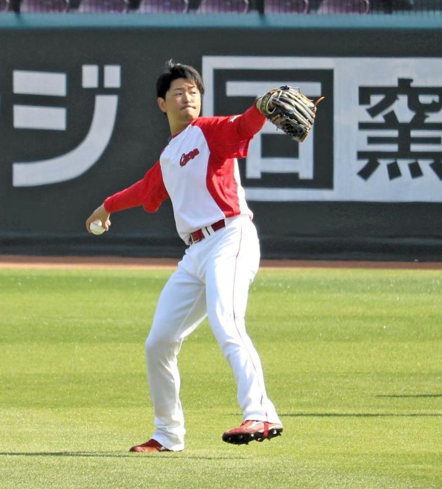 キャッチボールを行う大瀬良