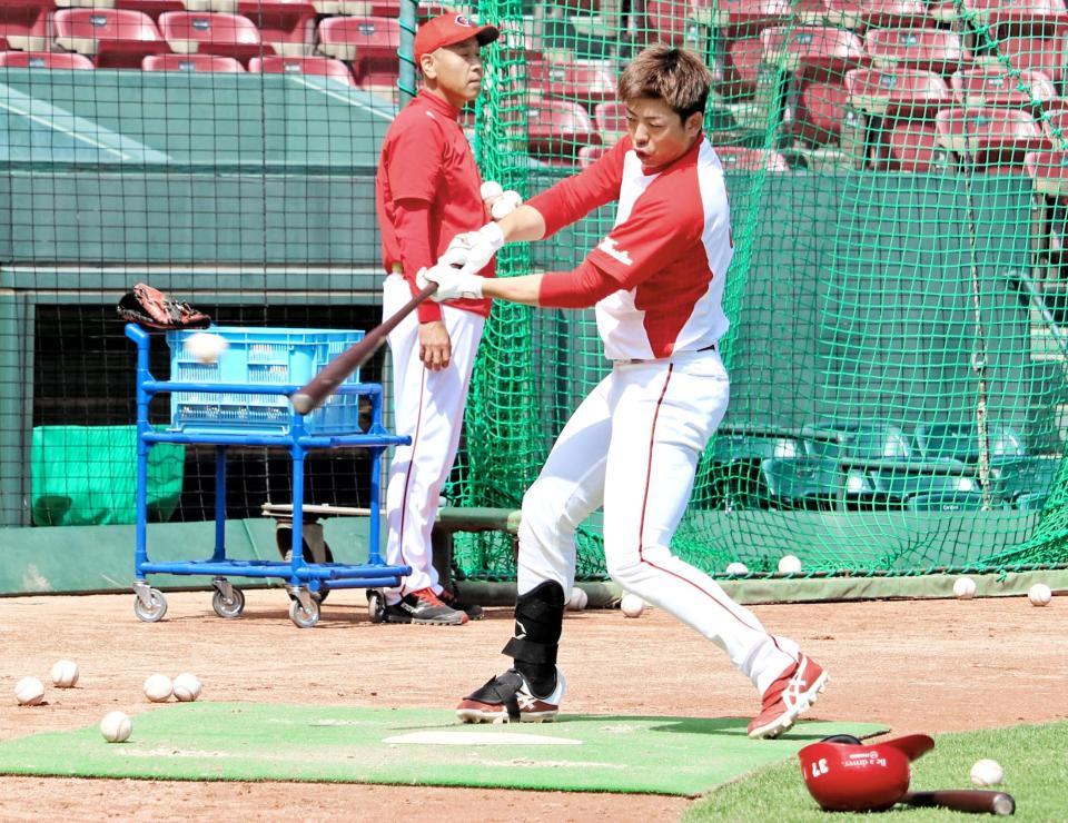 　黙々と打撃練習を行う野間（撮影・向亮祐）