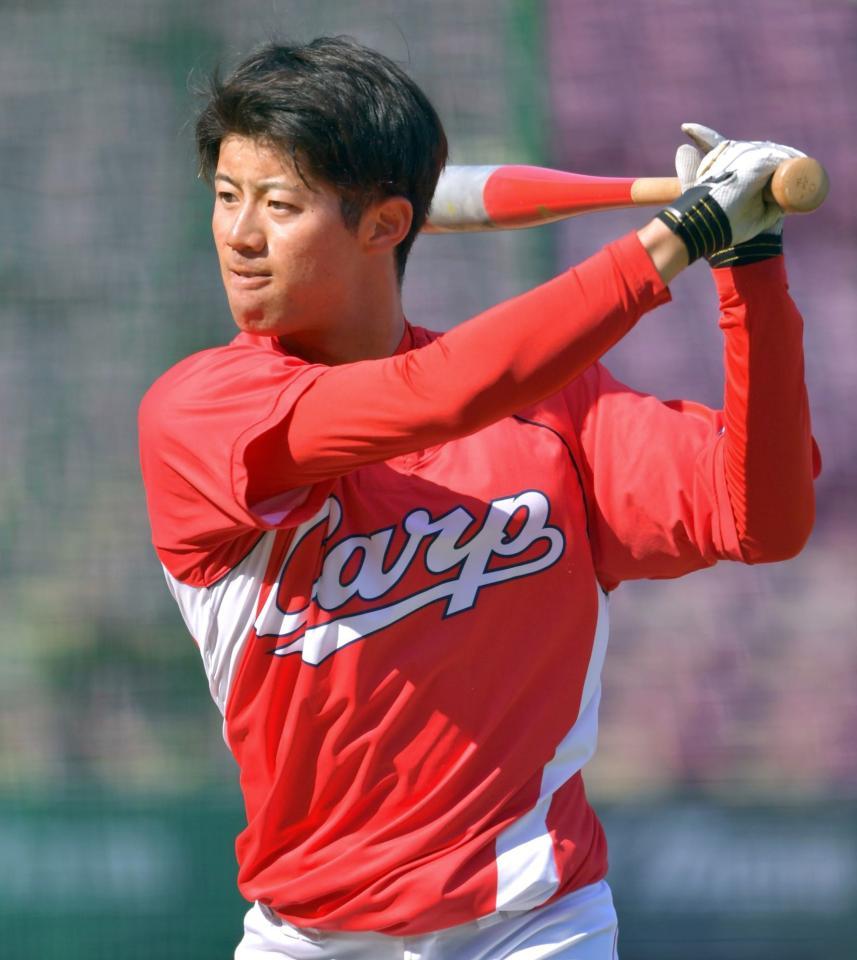 　１軍に合流し練習する宇草（撮影・立川洋一郎）