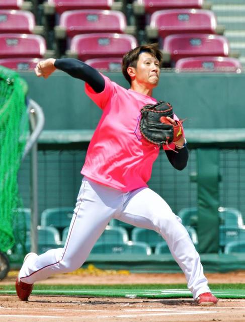 広島 西川 捕手の二塁送球練習に参加 興味があった 広島カープ デイリースポーツ Online