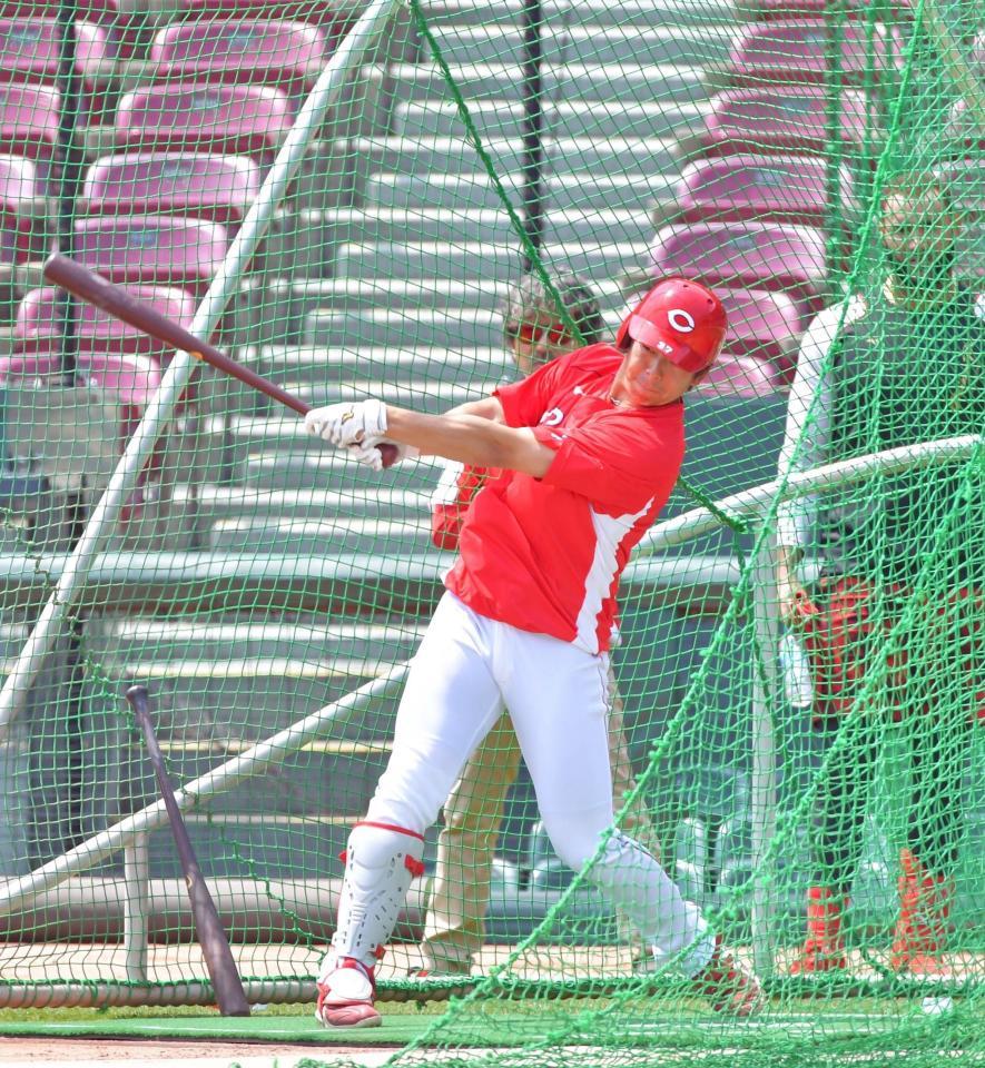 フリー打撃で打ち込む野間（撮影・立川洋一郎）