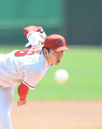 　投球練習する遠藤（撮影・北村雅宏）