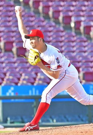 　８回表に登板し、１イニングを無失点に抑えた中崎（撮影・立川洋一郎）