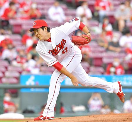 　巨人打線を相手に力投する九里（撮影・立川洋一郎）