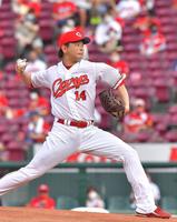 　ヤクルト打線を相手に力投する先発の大瀬良（撮影・立川洋一郎）