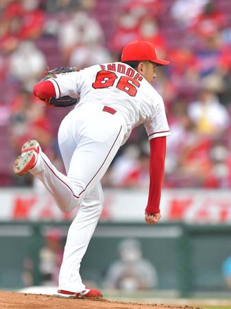 ヤクルト打線を相手に力投する広島・遠藤淳志＝マツダスタジアム（撮影・立川洋一郎）