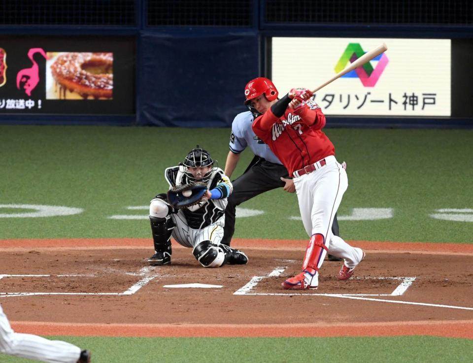 １回、堂林は空振り三振に倒れる（撮影・山口登）