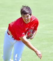 　登板へ向けて調整する広島・九里（撮影・立川洋一郎）