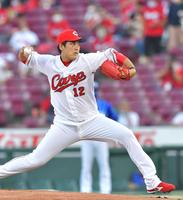 力投する先発の広島・九里亜蓮＝マツダスタジアム（撮影・立川洋一郎）