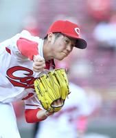 力投する先発の森下（撮影・飯室逸平）