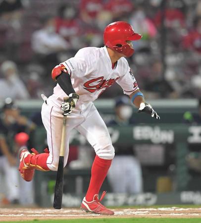 　７回、左前打を放つ大盛