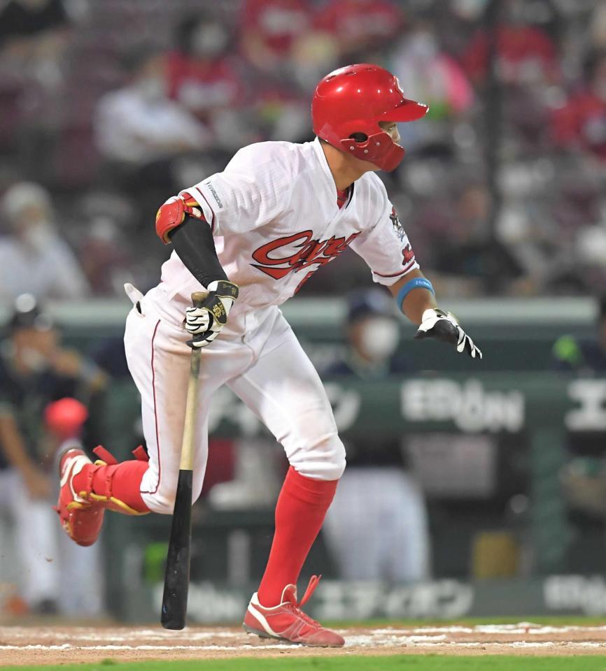 　７回、左前打を放つ大盛