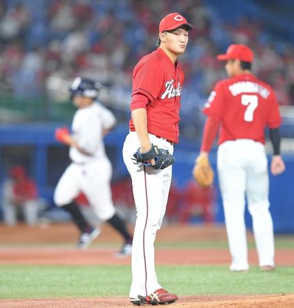 　１回、同点２ランを許した広島・床田＝神宮球場（撮影・高石航平）