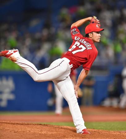 今季初勝利を挙げた広島・中村祐太＝神宮球場（撮影・西岡正）