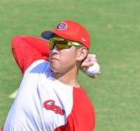 登板へ向けて調整する遠藤（撮影・立川洋一郎）