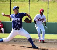 　コンディション不良から２軍戦で実戦復帰した西川。左は吉見