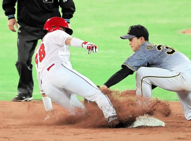 広島ドラ２・宇草、プロ初安打初盗塁　大歓声に「プロ野球なんだなと思った」