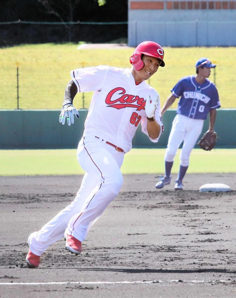 　コンディション不良から２軍戦で実戦復帰し、初回に全力疾走する西川