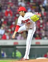 　１回、中山から空振り三振を奪い、気合の表情を見せる森下（撮影・立川洋一郎）