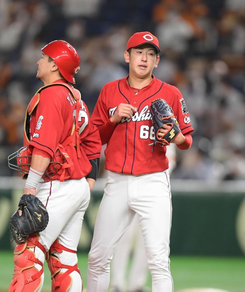 ６回、追加点を許し降板する広島・遠藤＝東京ドーム（撮影・金田祐二）