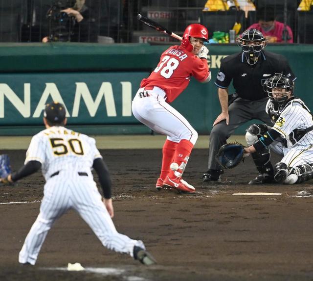 広島・ドラ2宇草 死球で負傷交代 22日以降は診断結果を見て判断