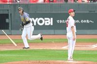 　６回、大山にソロを打たれる中村祐（撮影・飯室逸平）