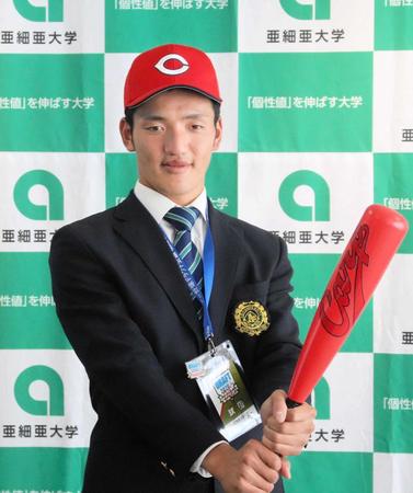 　指名あいさつを受けたドラフト６位・矢野