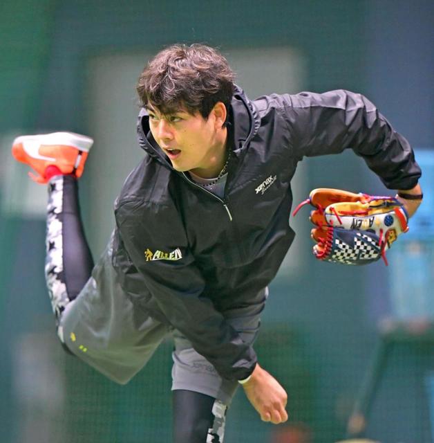 【早い者勝ち】匿名配送⭐️ヒゲダン 超レア 10周年 ベースボールT 広島・九里 同級生の紅白歌手とタッグ ヒゲダン・ボーカル藤原と同じ