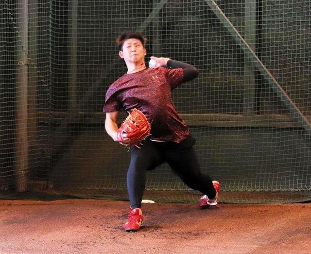 広島・高橋昂、初ブルペンで納得の３０球「１５０キロ目標」