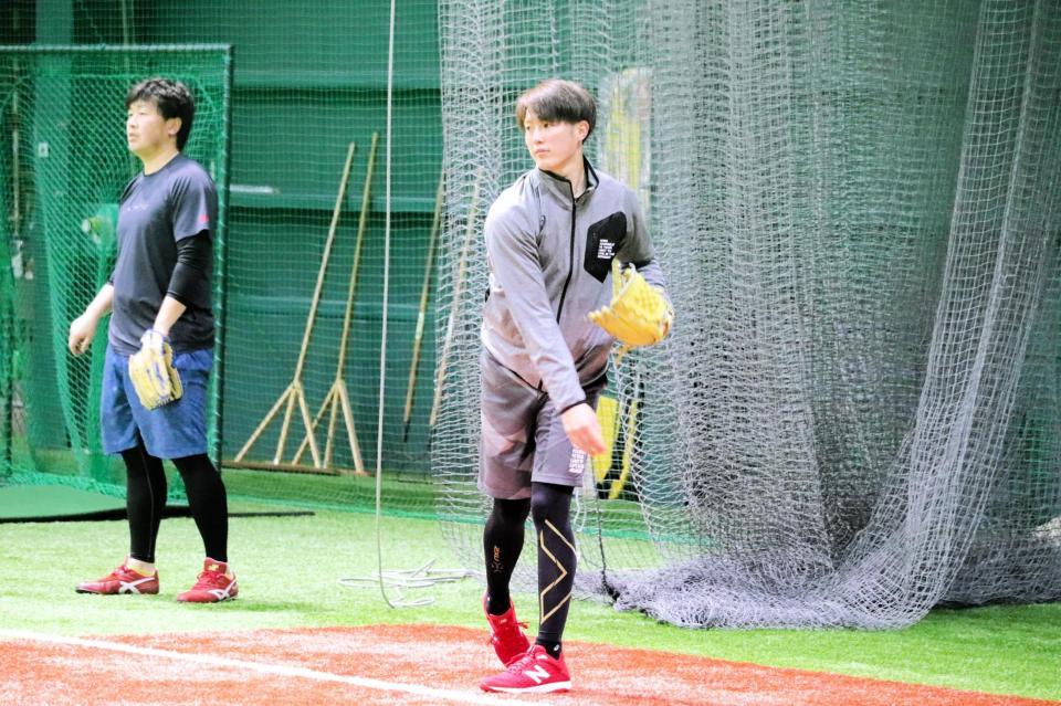 　合同自主トレに合流した広島・森下