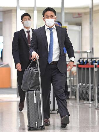 沖縄入りする田中広　