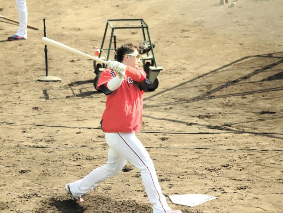 　屋外でロングティーを行った西川