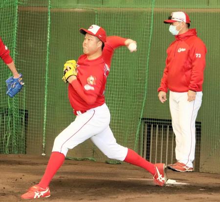 　３度目のブルペン入りとなった中崎