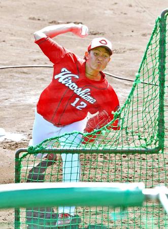 　フリー打撃に登板し打者と対戦する大道（撮影・立川洋一郎）